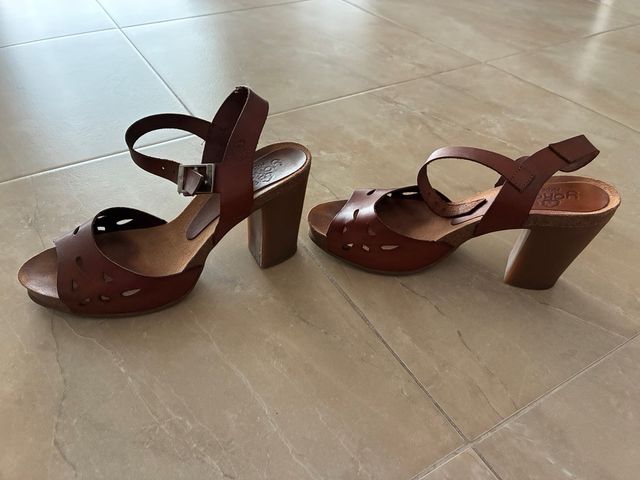 Sandalias de piel , tacón. Marca Yokono