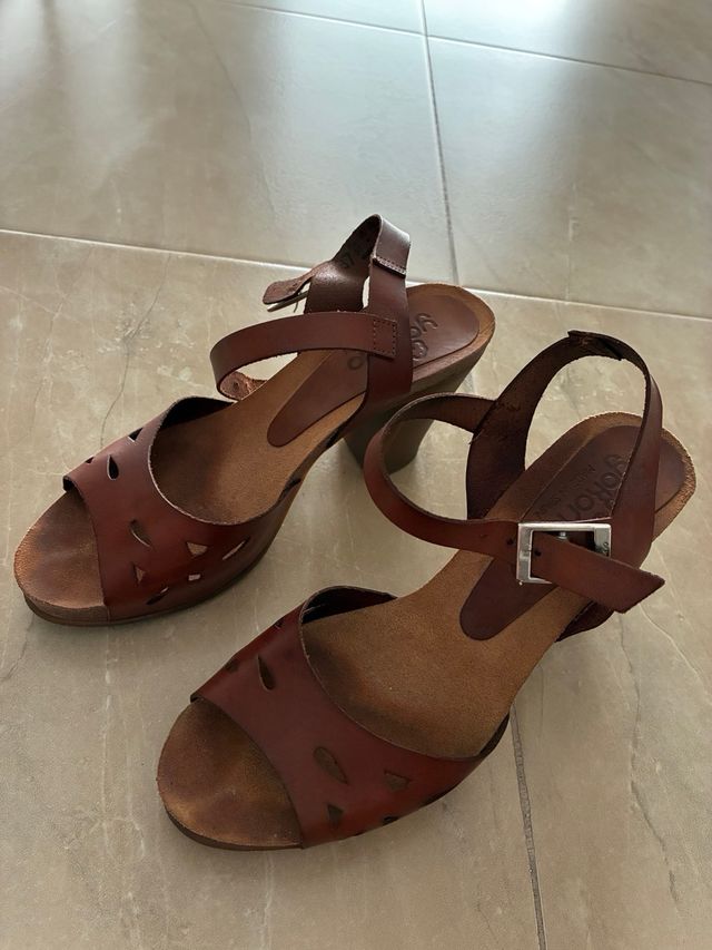 Sandalias de piel , tacón. Marca Yokono
