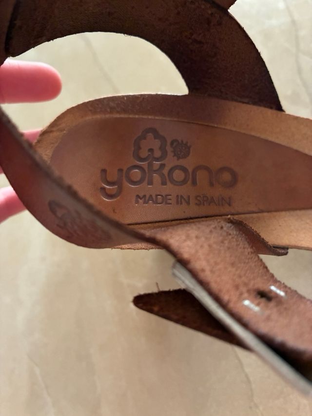 Sandalias de piel , tacón. Marca Yokono
