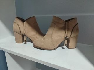 Botines beige mujer