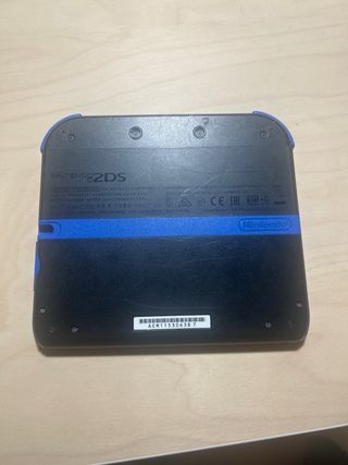 Nintendo 2DS Azul & Negro + Mario Kart 7