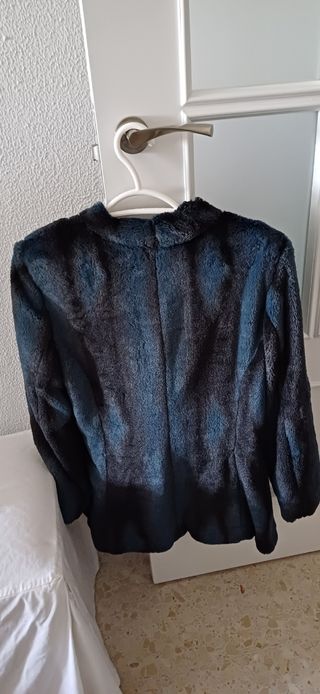 Chaqueta negra y azul