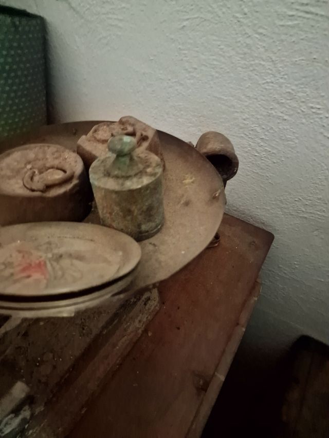 Balanza antigua con pesas