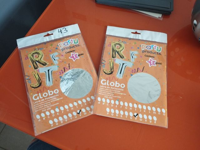 Globo letra V decorativo