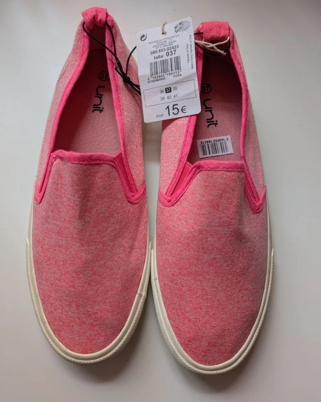 Zapatillas de chica a estrenar. Número 37.