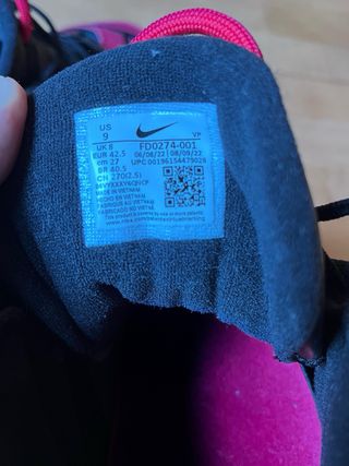 Nike Air More Uptempo negras y rojas
