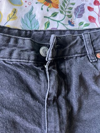 Shorts vaqueros negros rotos