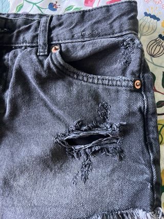 Shorts vaqueros negros rotos