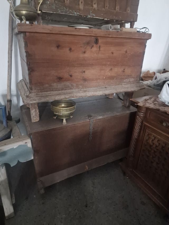 Lote 2 arcas y un baul