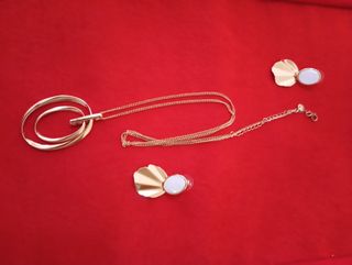 Collar y pendientes SFERA dorados