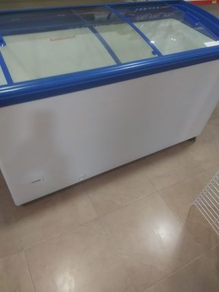 Congelador con tapa de vidrio