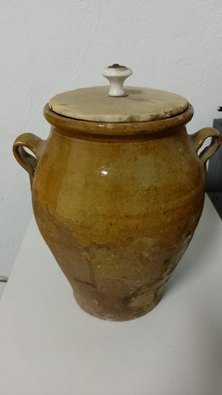 Orza antigua de cerámica