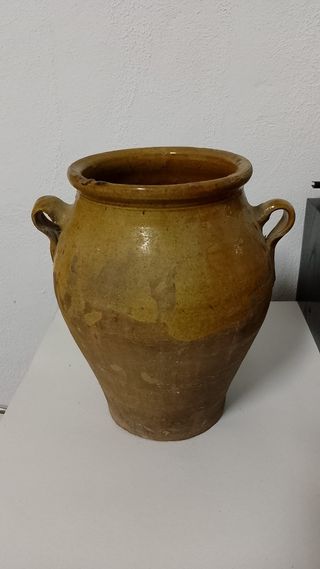 Orza antigua de cerámica