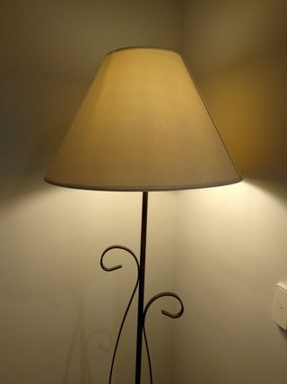 Lámpara pie forja estilo vintage