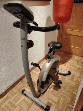 Bicicleta estática ejercicio