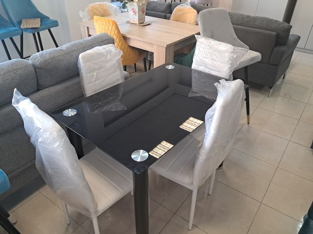 Tavolo in cristallo con 4 sedie - nero e bianco