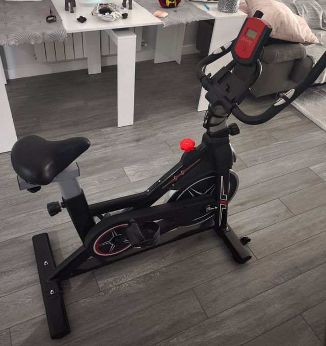 Bicicleta estática ejercicio
