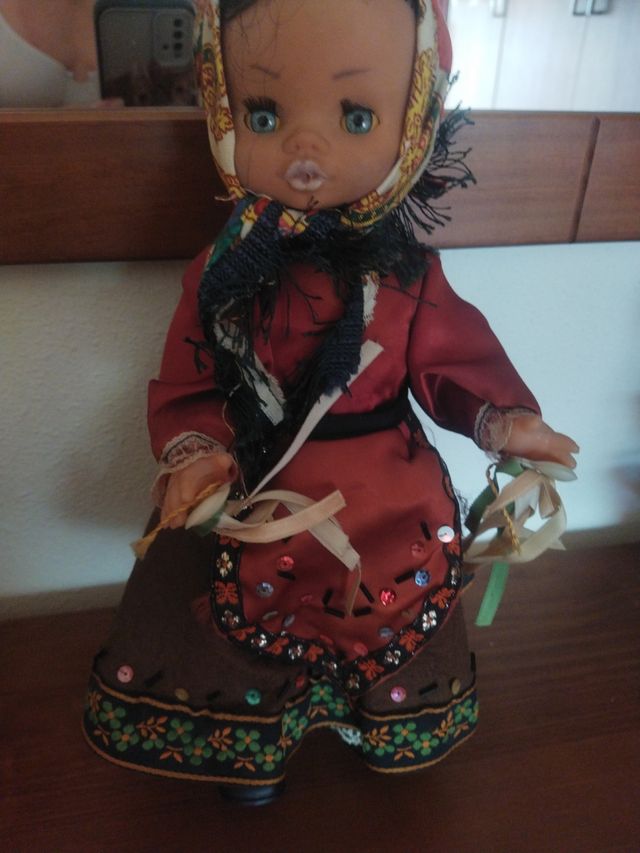 Muñeca con traje regional
