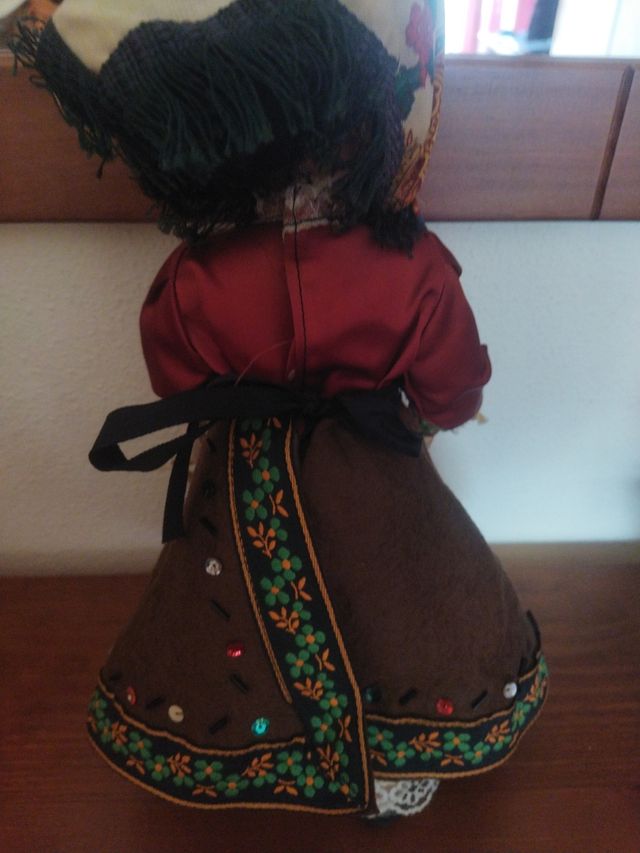 Muñeca con traje regional