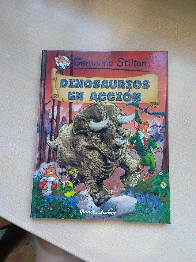 Dinosaurios en acción: Cómic Geronimo Stilton 7