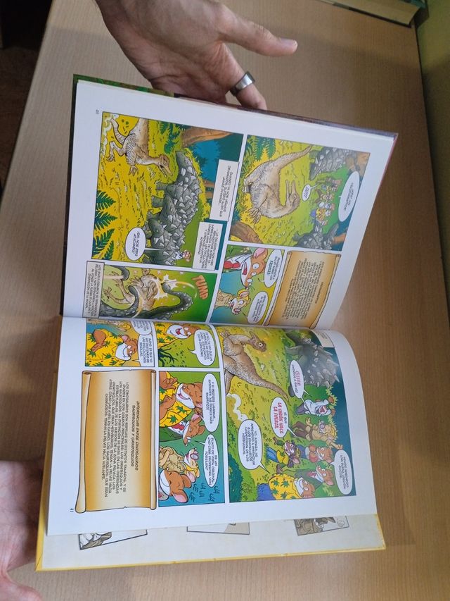 Dinosaurios en acción: Cómic Geronimo Stilton 7