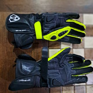 Guantes moto Arlen Ness y casco airoh