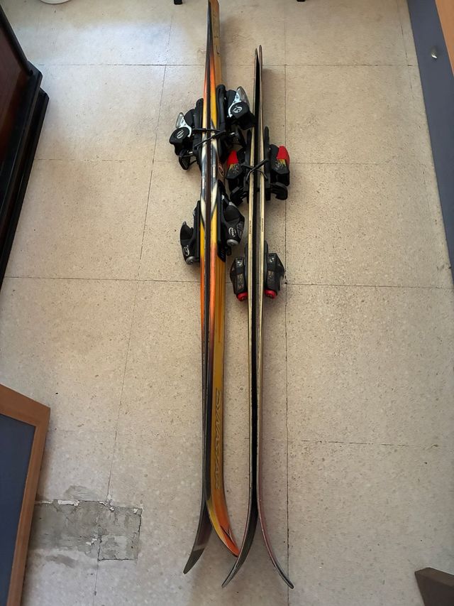 Esquís Dynastar con fijaciones  negociable