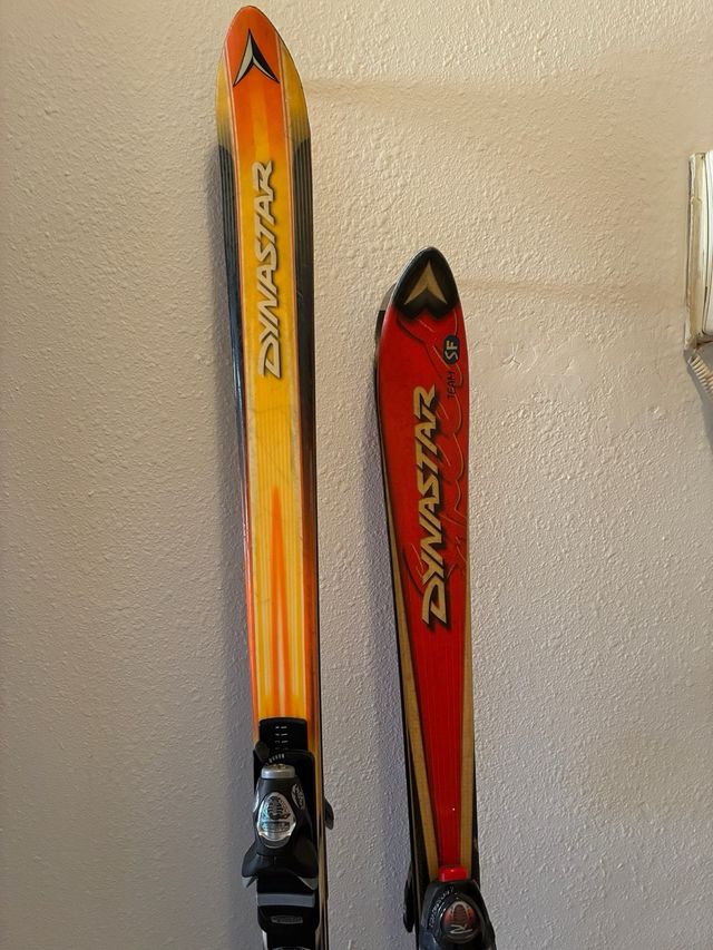 Esquís Dynastar con fijaciones  negociable