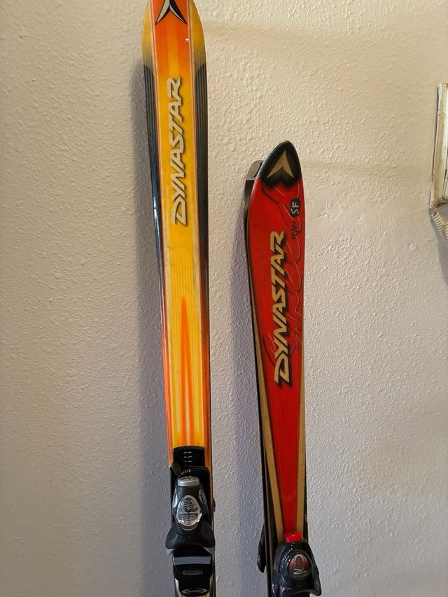 Esquís Dynastar con fijaciones  negociable