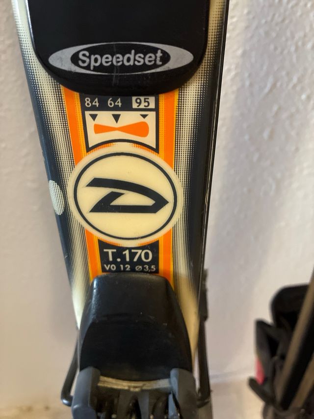 Esquís Dynastar con fijaciones  negociable