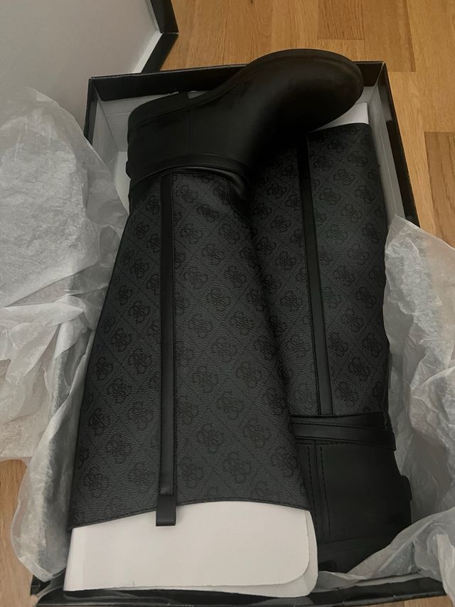 Botas altas Guess negras, talla 38