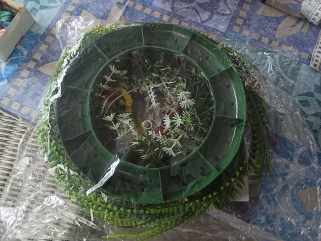 Corona flores plástico