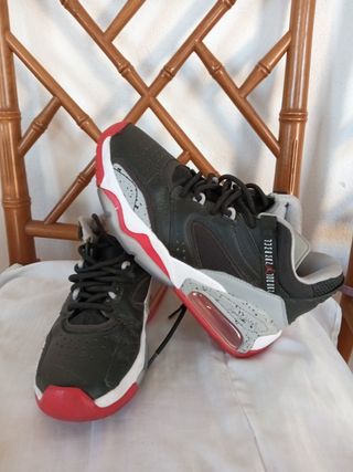 Zapatillas Nike Air Jordan - negras y rojas