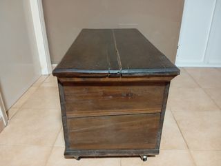 Baúl antiguo de madera
