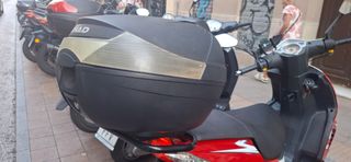 Scooter Peugeot - Rojo y Blanco