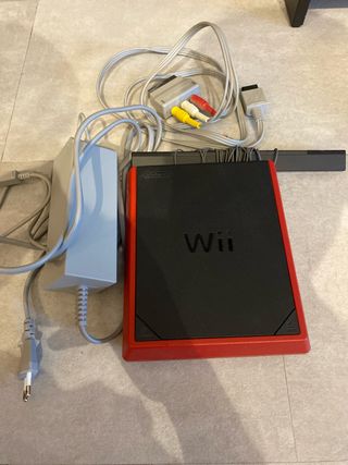 Wii Mini rossa + pacchetti di giochi e controller