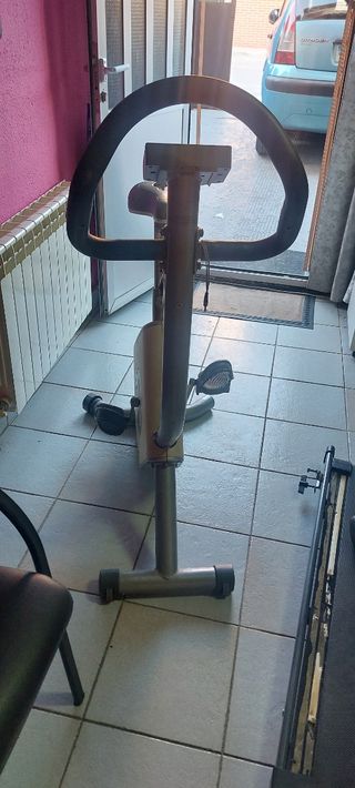 Bicicleta estática ejercicio