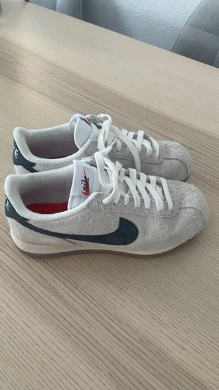 Zapatillas Nike Cortez - Beige/Blanco
Un solo uso
