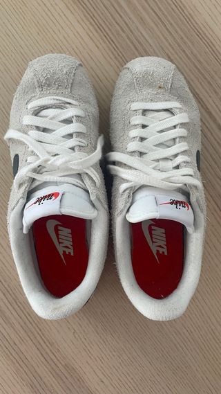 Zapatillas Nike Cortez - Beige/Blanco
Un solo uso