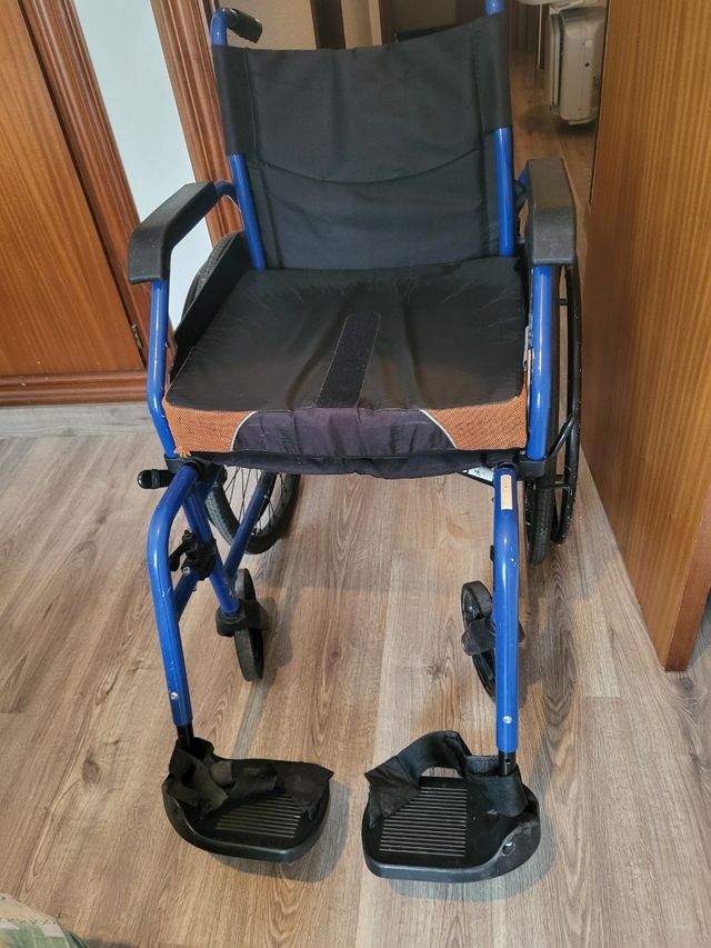 Silla de ruedas semi nueva