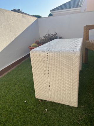 Sofá y dos mesas exterior gris y blanco - ratán