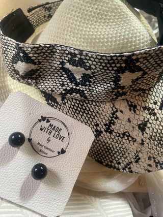 Visera Serpiente + Pendientes Perlas Negros