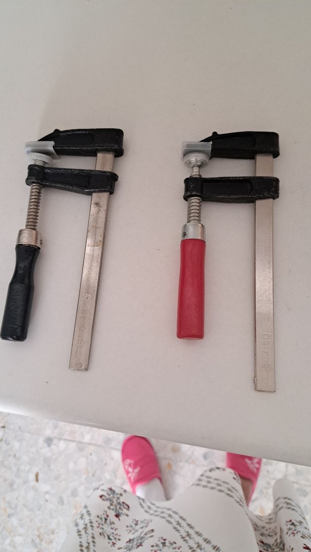 Prensas o mordaza de hierro nodular.