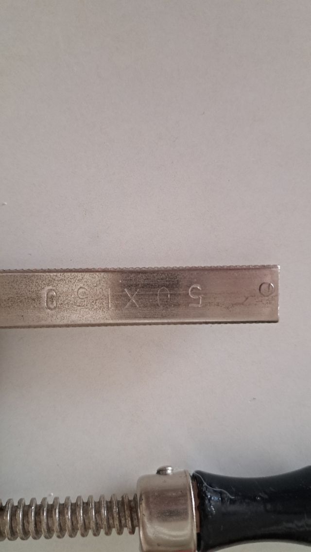 Prensas o mordaza de hierro nodular.