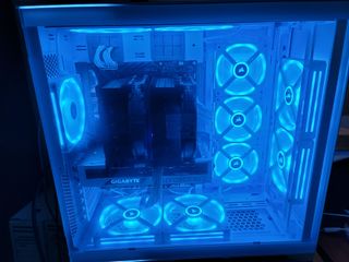 PC gamin RYZEN 9 9950X + 4070 TI RGB CORSAIR LIAN 