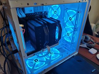 PC gamin RYZEN 9 9950X + 4070 TI RGB CORSAIR LIAN 