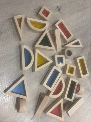 Cubos madera translúcidos arcoiris