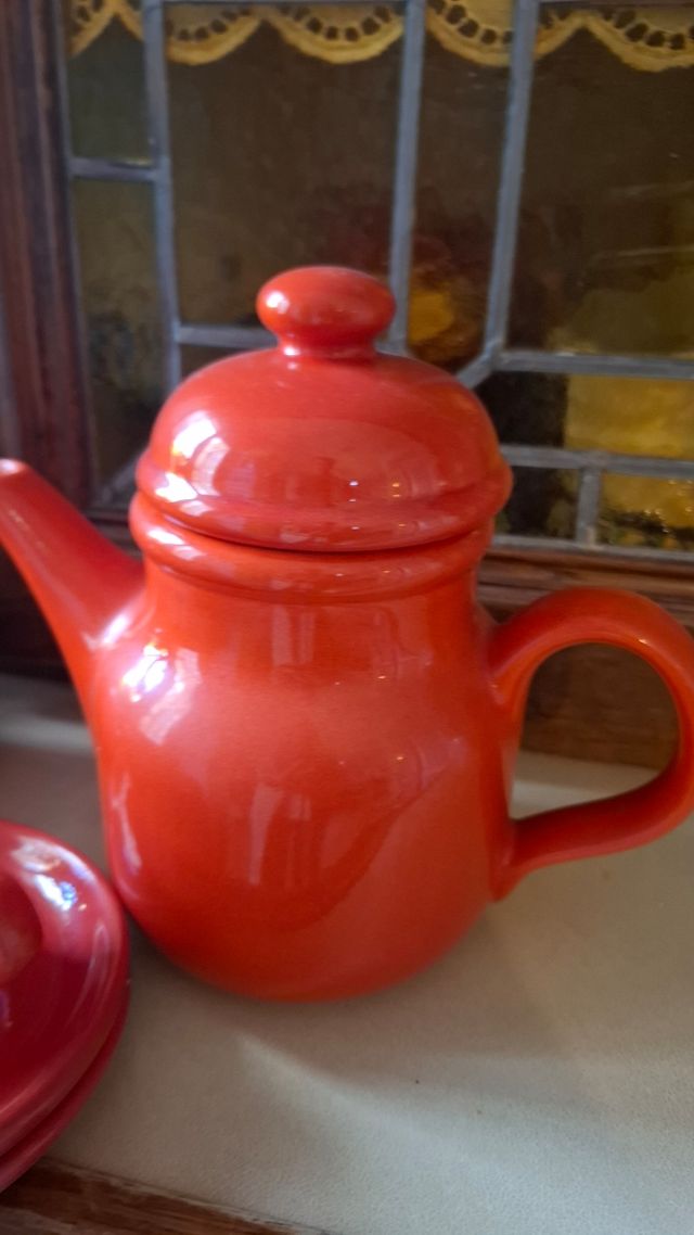 Gioco caffè rosso in ceramica vintage