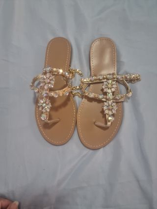 Sandalias planas doradas