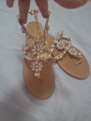 Sandalias planas doradas